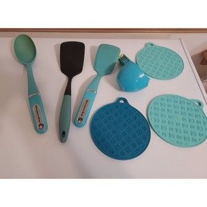 Dash Magnetic Trivet Kitchen Aid Measuring Cups. Basting Spoon Cuisinart Spatula